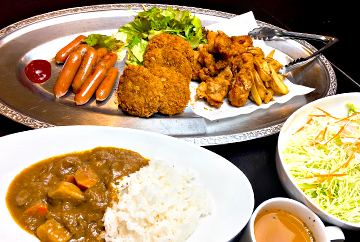 2種のカレーと日替わりトッピング